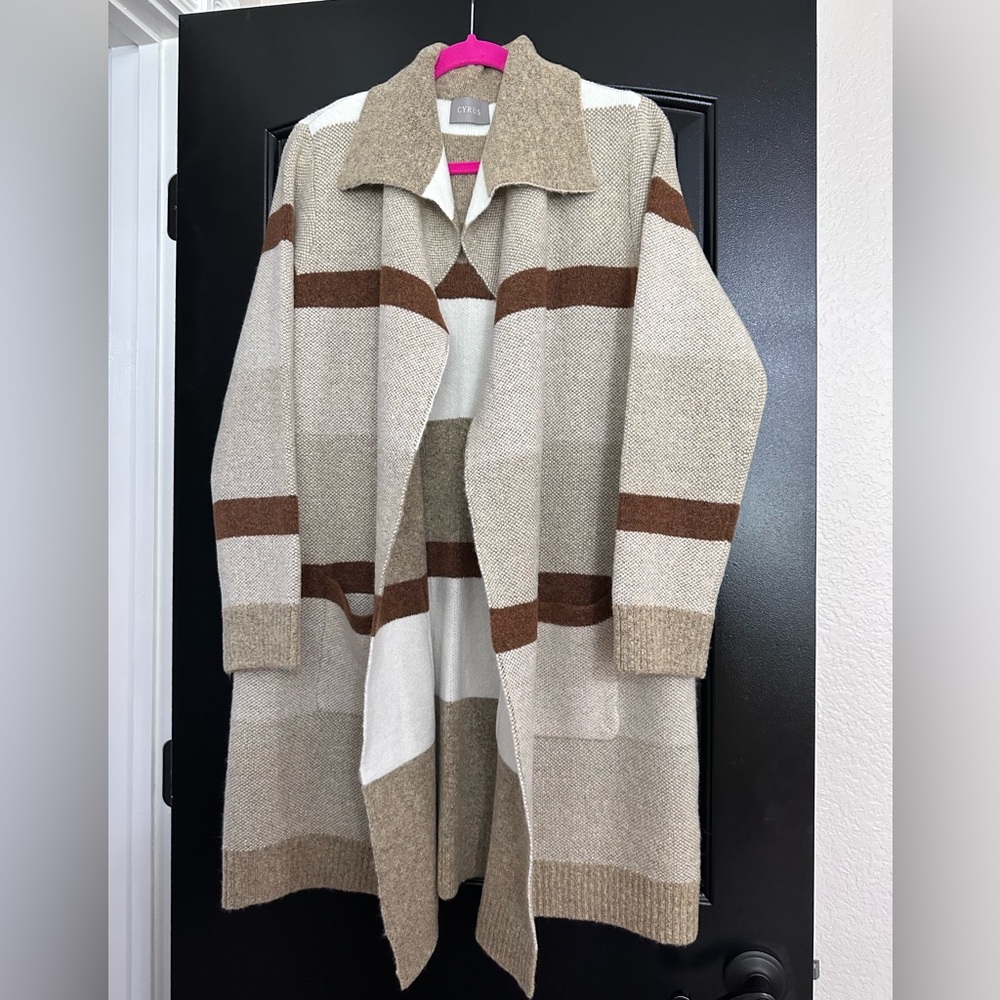 Cyrus Women's Colorblock long Cardigan.